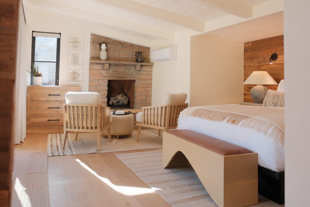 Cabin C. Lounge 2